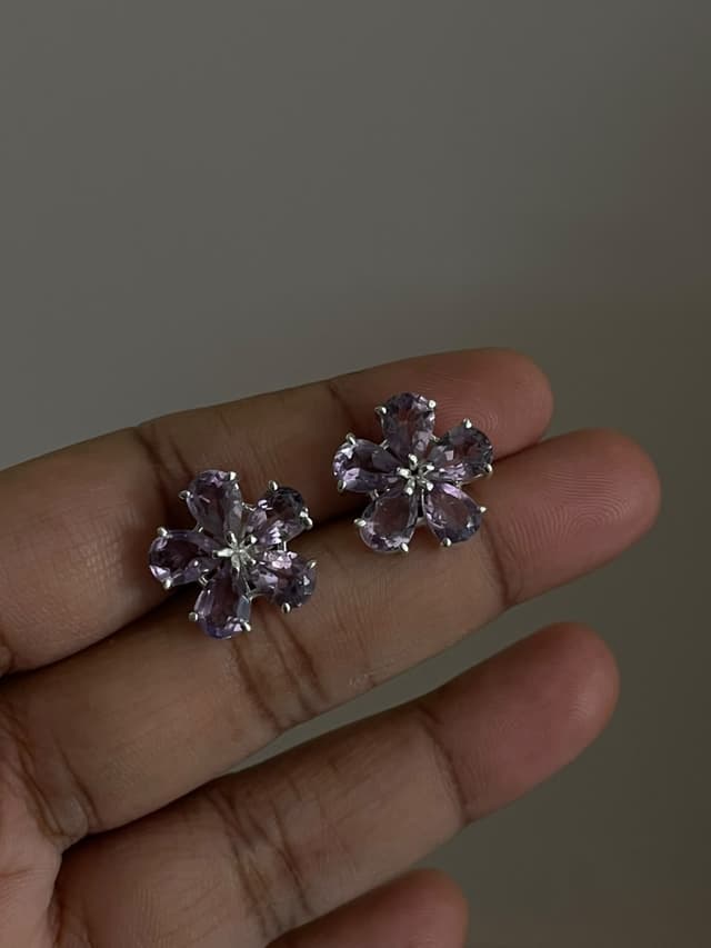 Amethyst Cut Flower Daisy Studs