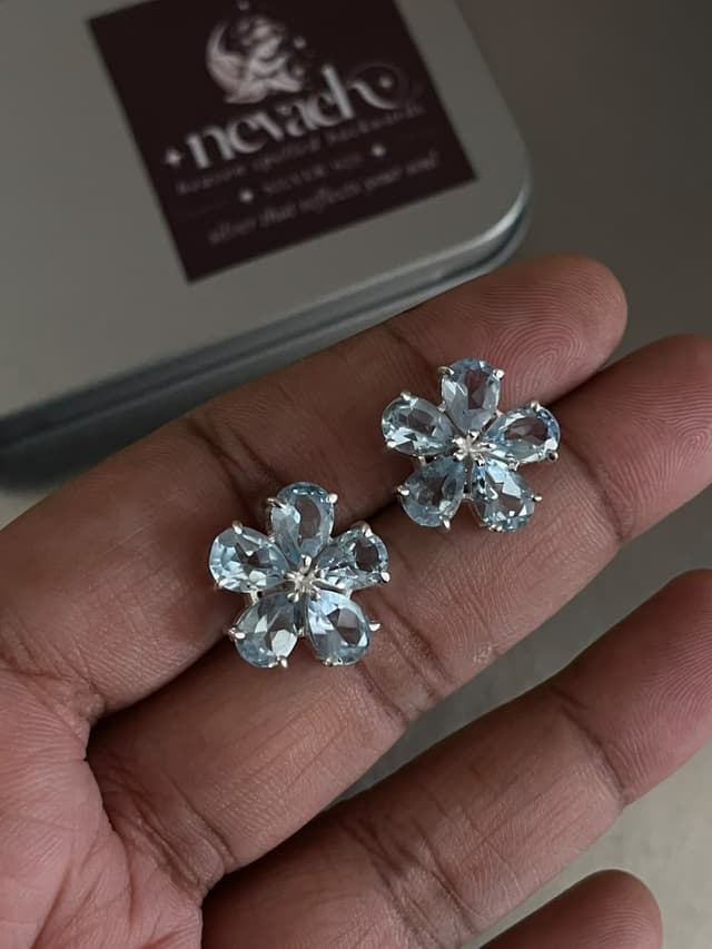 Aquamarine Cut Flower Daisy Studs